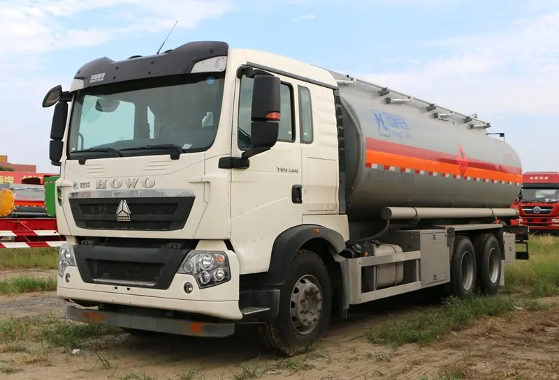 Sinotruck Howo 6X4 Oil Tanker