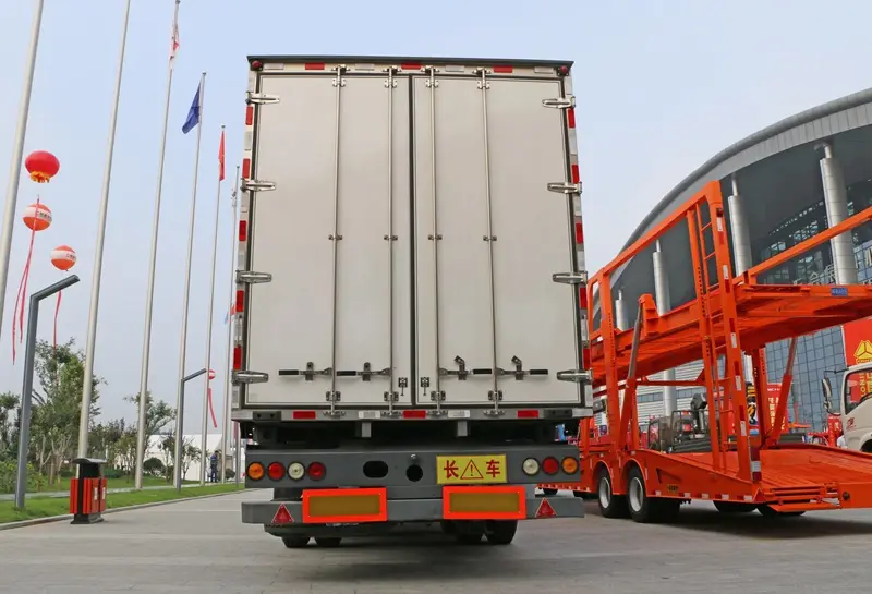 HOWO T7H 6X2 Cargo Trucks