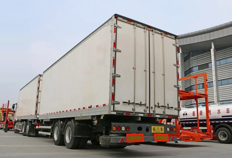 HOWO T7H 6X2 Cargo Trucks
